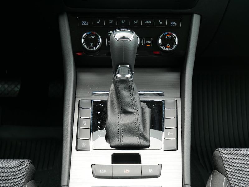 Škoda Superb - fotka 13 z 25