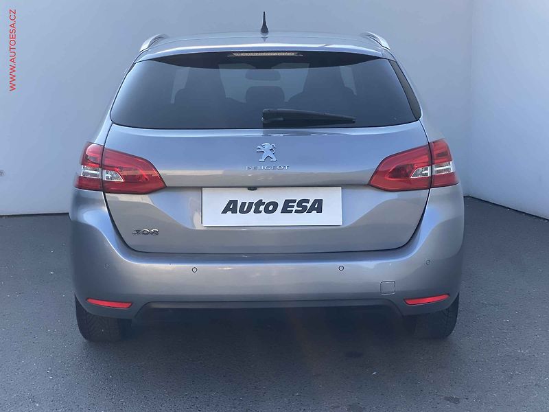 Peugeot 308 (2018) 1.5 HDi, Allure, panor, navi - fotka 5 z 18