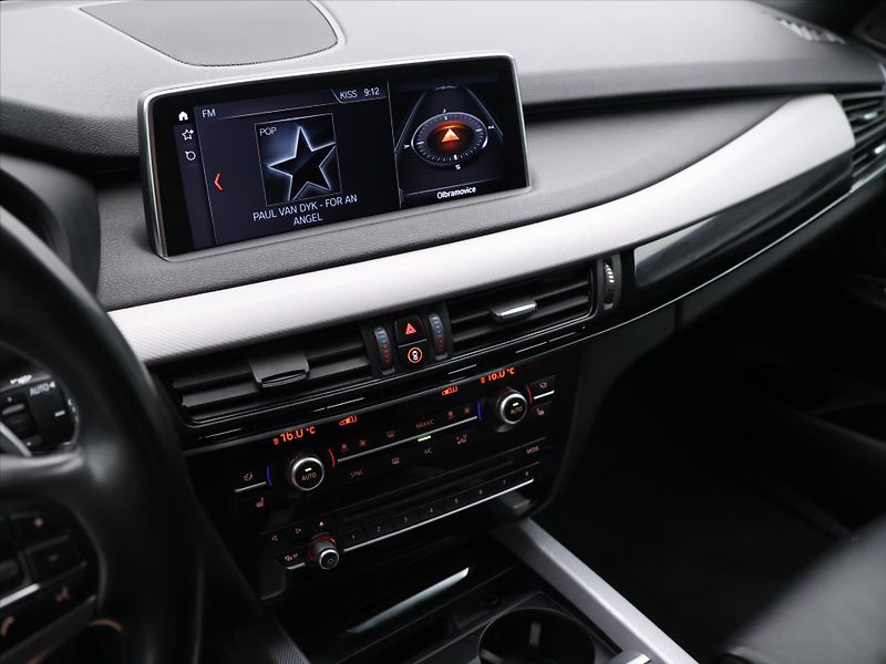 BMW X5 3,0 30d 190 kW CZ DPH xDrive - fotka 26 z 41