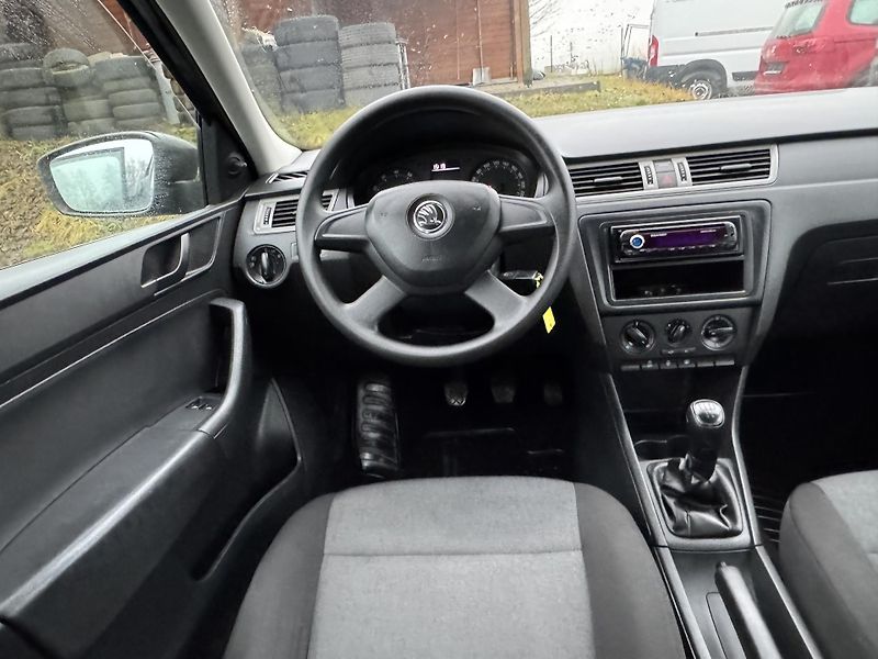 Škoda Rapid 1.2 TSI PARKTRONIC - fotka 12 z 17
