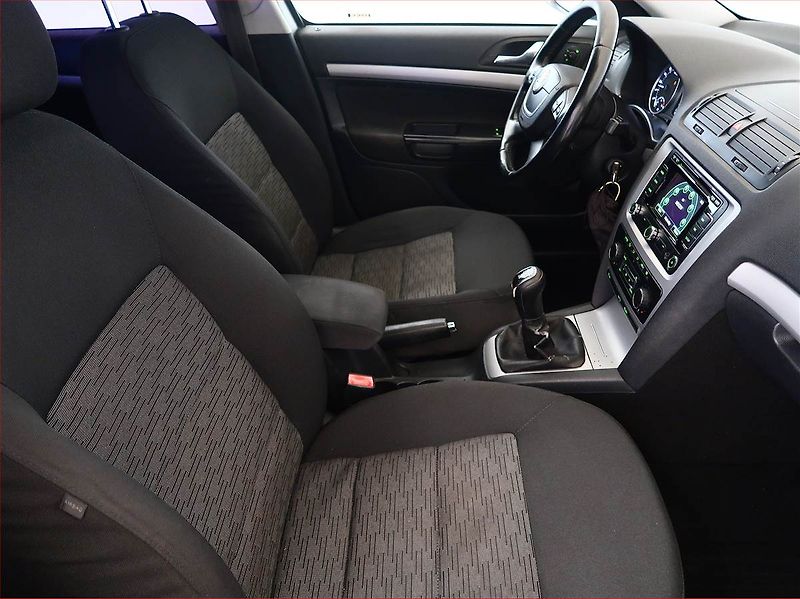 Škoda Octavia (2012) Greenline 1.6 TDI, Serv.kniha - fotka 9 z 15