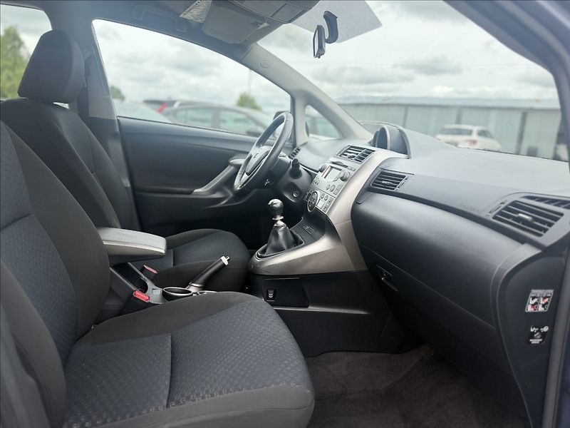 Toyota Verso 2,0 D-4D 93kW DIGIKLIMA 6KVALT - fotka 23 z 26