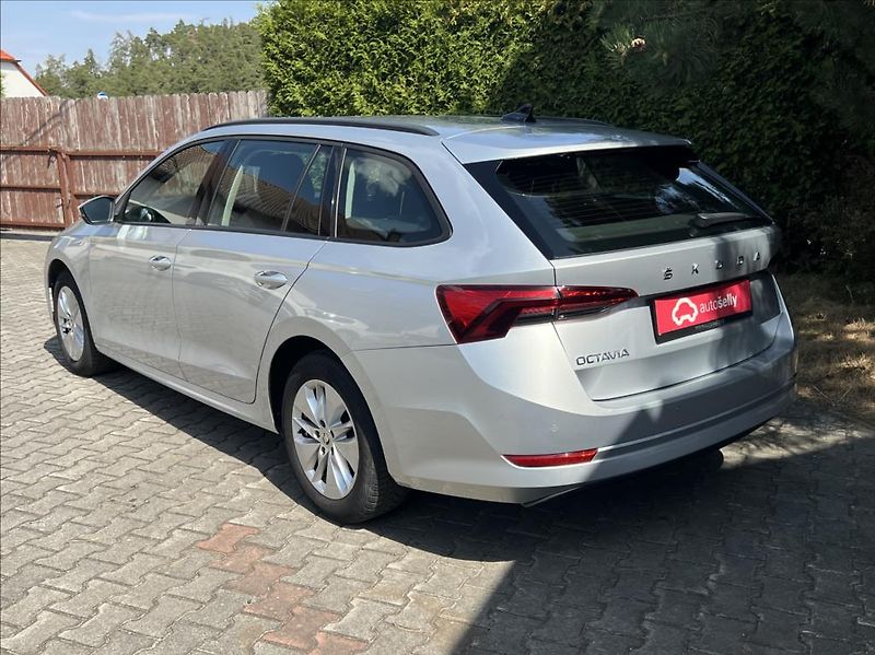 Škoda Octavia 2,0 TDi EXECUTIVE DSG - fotka 3 z 30