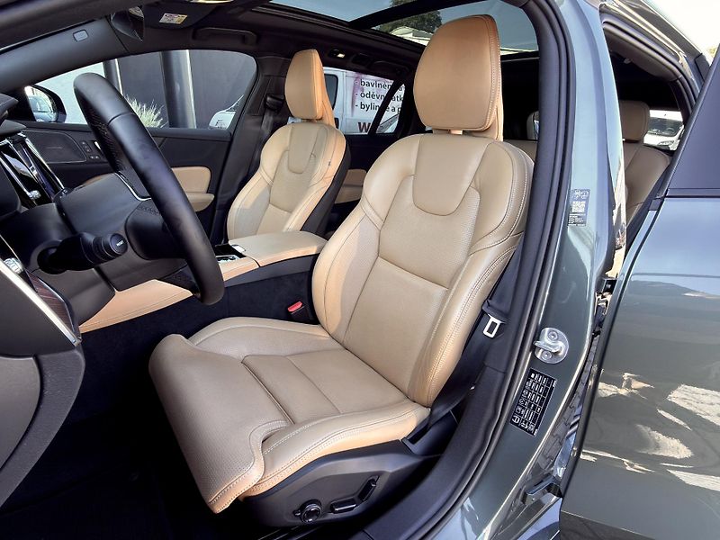 Volvo V60 T8 AWD ULTRA DARK // 335 kW - fotka 12 z 57