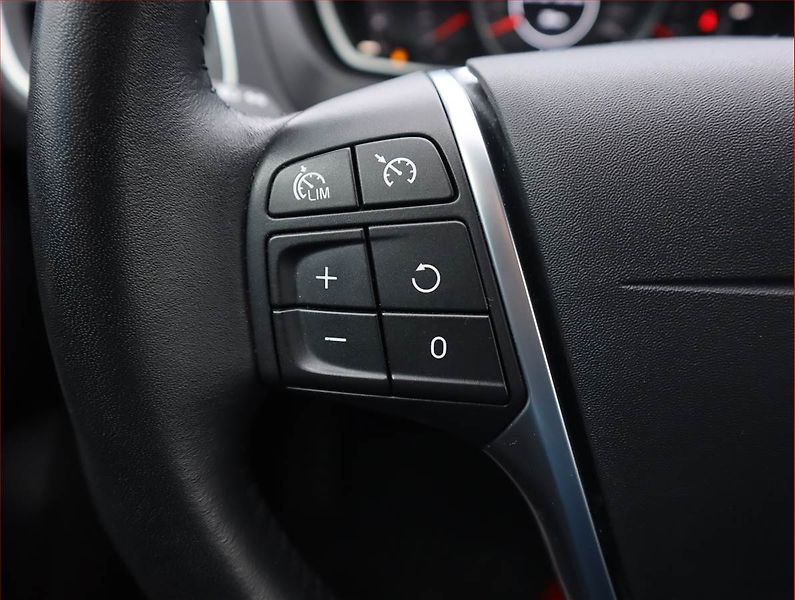 Volvo V40 (2019) 1.5 T3, Automat, Serv.kniha - fotka 16 z 19