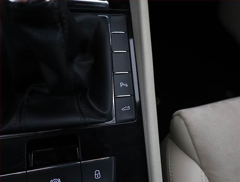 Škoda Superb (2016) Style 2.0 TDI, Kůže, Navi - fotka 16 z 21