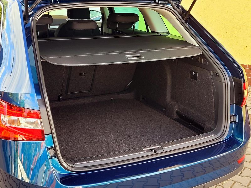 Škoda Superb TSi DSG AMB *SERVIS,CEBIA   - fotka 11 z 43