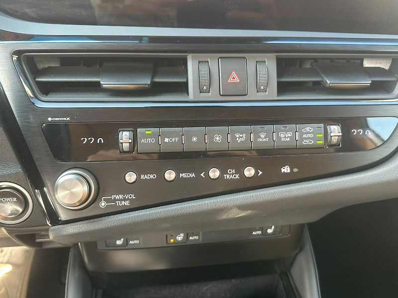 Lexus ES 300h (2024) 2.5HEV,131KW, BUSINESS EDITION - fotka 32 z 45
