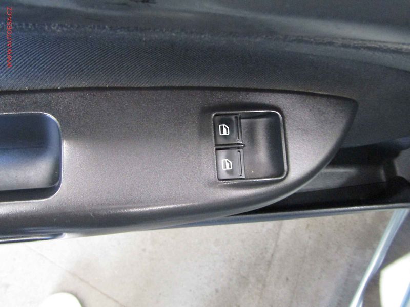 Škoda Octavia (2011) 1.6 TDi, 2.maj,ČR, servis - fotka 11 z 19