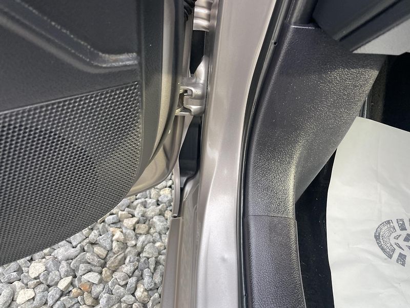 Toyota Auris 1.8i 16v HYBRID AUT NAVI CAM!! - fotka 81 z 166