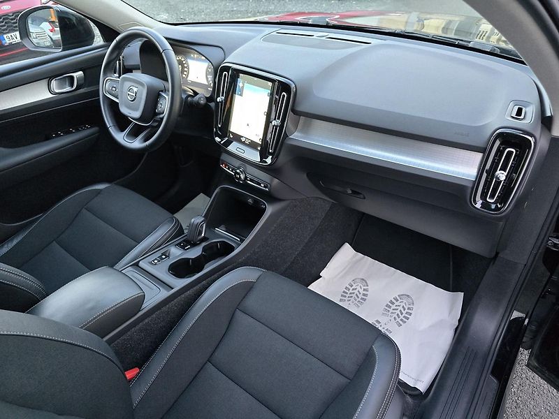Volvo XC40 - fotka 12 z 39