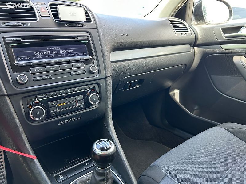 Volkswagen Golf (2011) 1.6 TDi 77KW 4-MOTION SERVISKA - fotka 21 z 34