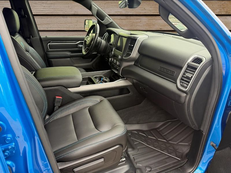 Dodge RAM (2022) +HYDRO BLUE+LOOK26+OFFR.PAKET+ - fotka 9 z 22