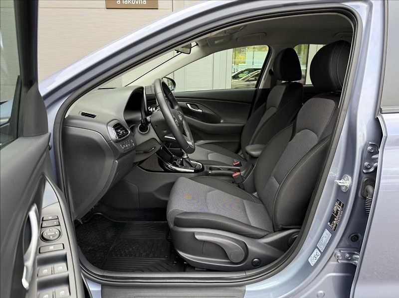 Hyundai i30 1,5 DPi  HB FL Family Cllimate - fotka 7 z 25