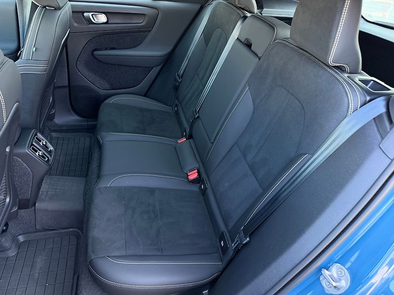Volvo XC40 ULTIMATE DARK B4, PIXEL LED, N - fotka 13 z 25