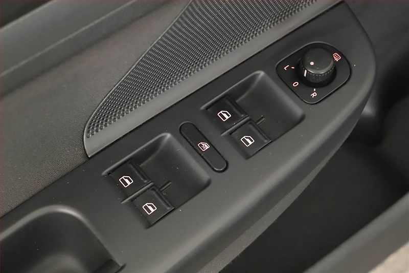 Volkswagen Jetta (2007) 1.6 - fotka 9 z 12