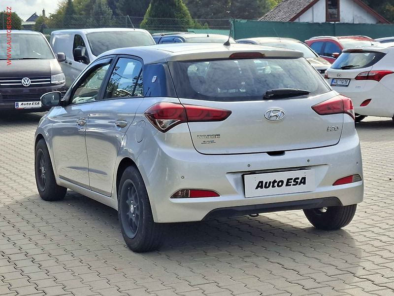 Hyundai i20 (2015) 1.2CVVT, 2.maj,ČR, AC, tempo - fotka 4 z 17
