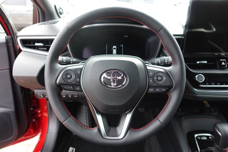 Toyota Corolla 2,0 HEV GR SPORT JBL - fotka 18 z 33