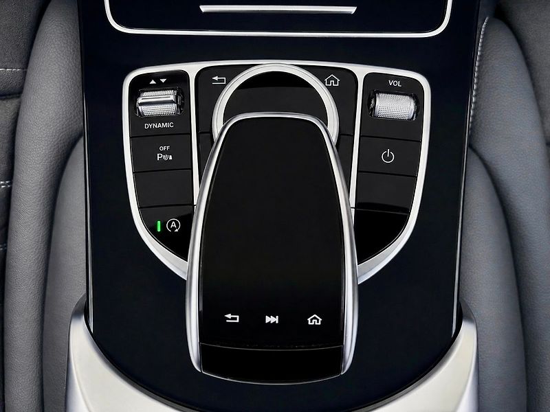 Mercedes-Benz Třídy C 300d AMG, WEBASTO, BURMESTER, - fotka 18 z 22
