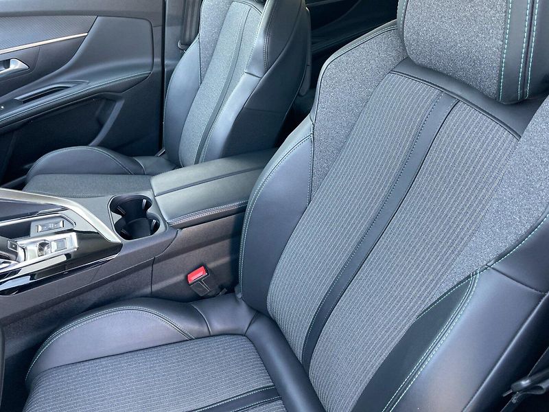 Peugeot 5008 (2021) 1.5HDi Allure! EAT8! ČR+1.maj! - fotka 18 z 39