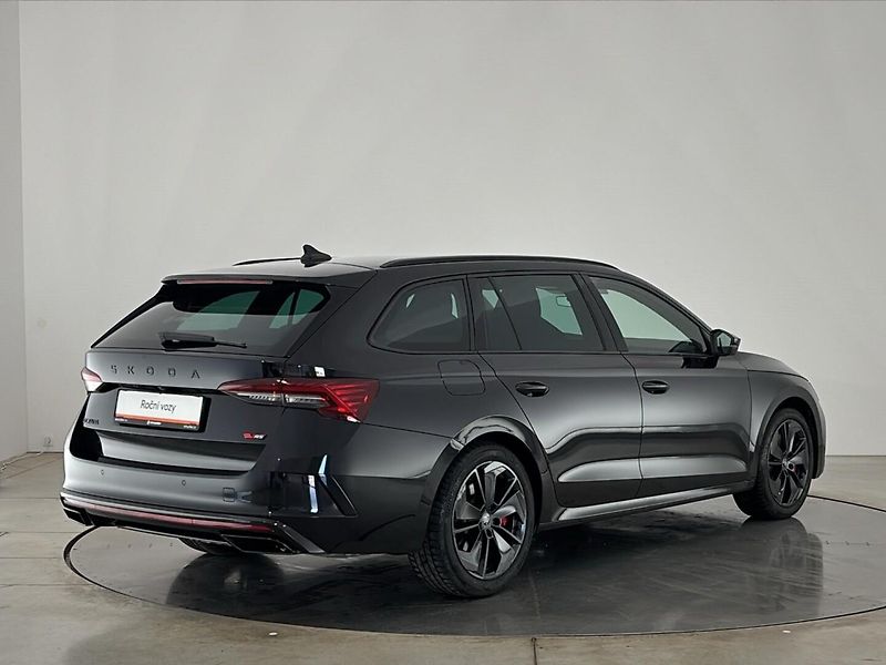 Škoda Octavia RS - fotka 2 z 28