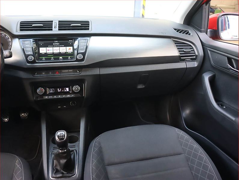 Škoda Fabia (2015) Style 1.2 TSI, Serv.kniha - fotka 8 z 19