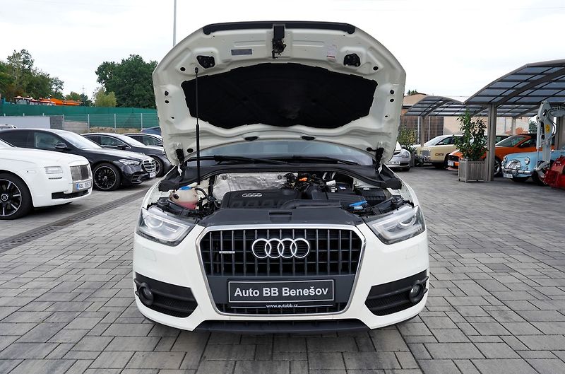 Audi Q3 2.0 TDI Quattro/automat/180 PS - fotka 9 z 38