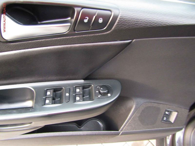Volkswagen Passat (2010) 2.0TDi, Navigace - fotka 12 z 18