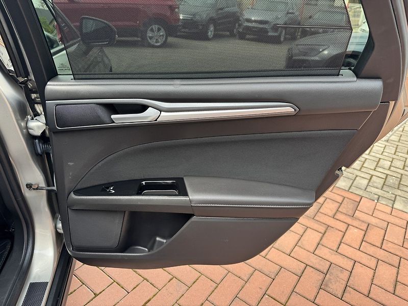Ford Mondeo (2016) 2.0TDCi Navi Blis Kamera - fotka 18 z 47