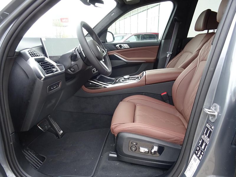 BMW X7 xDrive40d - fotka 2 z 7