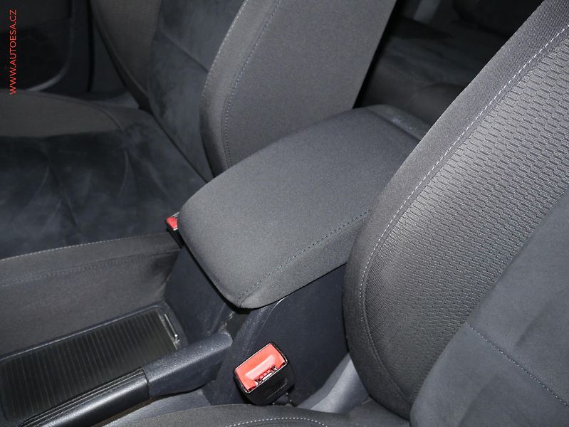 Volkswagen Golf (2012) 1.6.TDi 4x4, ČR, AC, park - fotka 21 z 21