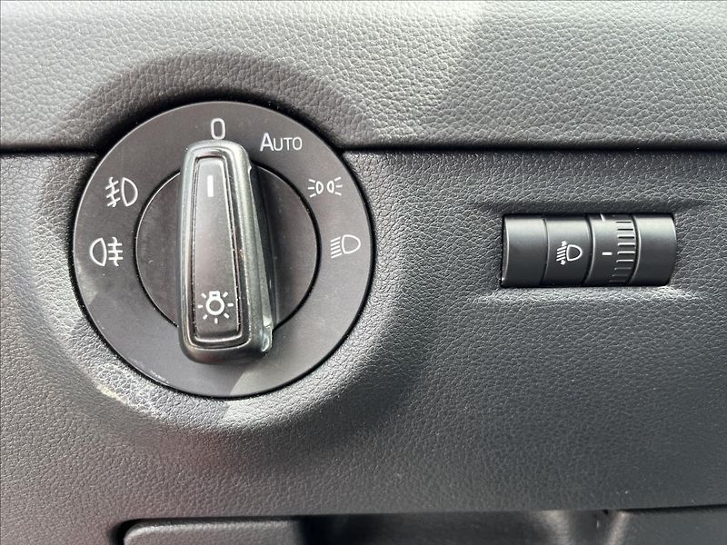 Škoda Octavia 1,6 TDi AMBIENT KLIMA STK 1/28 - fotka 26 z 34