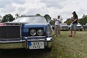 Pět stovek amerických korábů silnic se sjelo na sraz osmiválců Hradecká V8 na hradecké letiště.