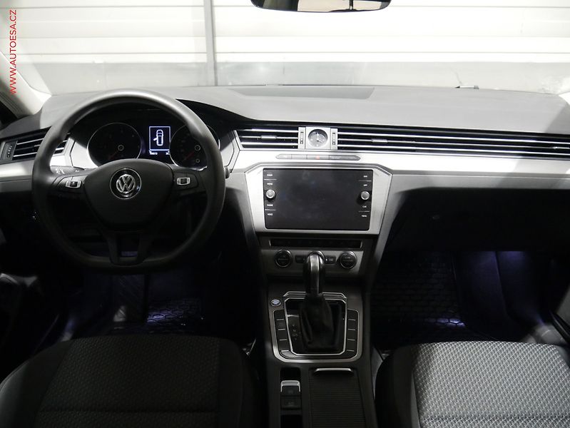 Volkswagen Passat (2018) 2.0 TDi, Trend, DSG - fotka 8 z 18