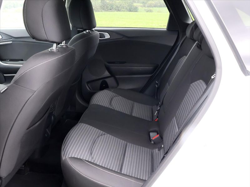 Kia Ceed 1,5 T-GDI 117kW DCT TOP DPH CZ - fotka 12 z 29