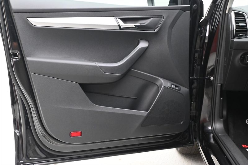 Škoda Karoq 2,0 TDI 85kW DSG Ambition Záru - fotka 23 z 31