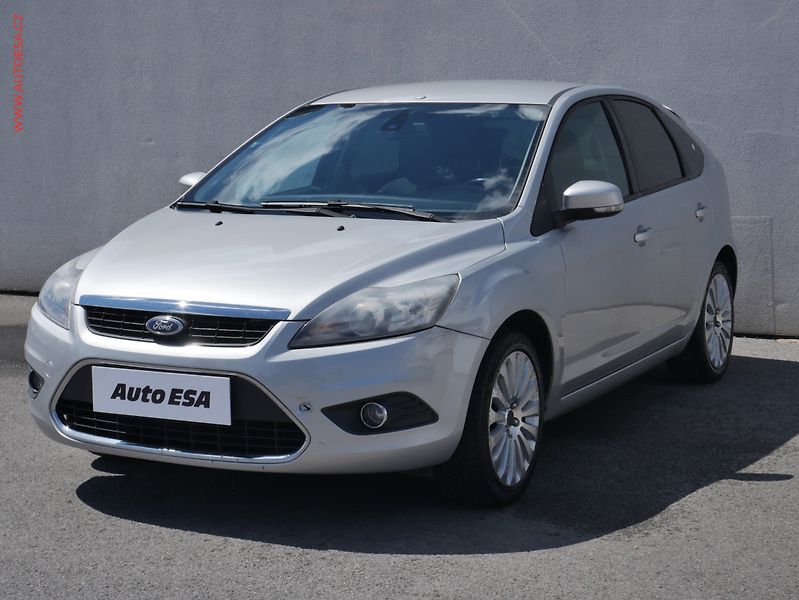 Ford Focus (2009) 2.0i, AC, park.asist - fotka 3 z 17