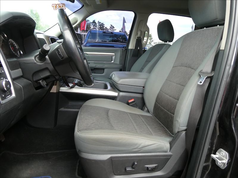 RAM 1500 5,7 HEMI Bighorn 295kW AT8 - fotka 12 z 35