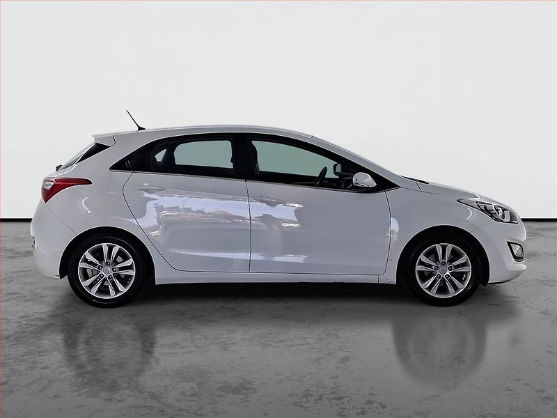 Hyundai i30 (2015) 1.6 MPI, Tempomat - fotka 6 z 20