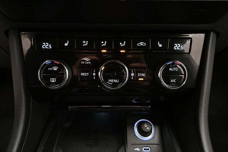 Škoda Superb 2,0 TDI 110 kW DSG Style Záruk - fotka 19 z 31