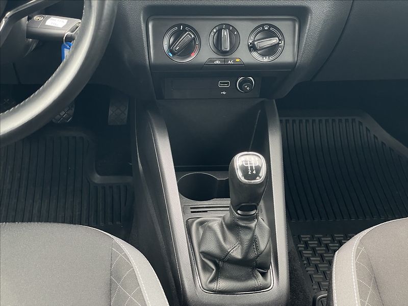 Škoda Fabia 1,0 TSI Combi Ambition Plus - fotka 13 z 24