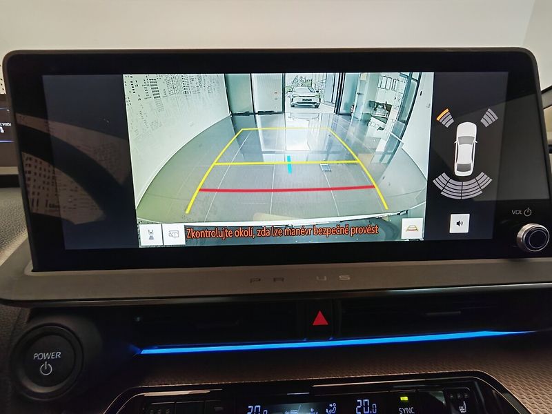 Toyota Prius 2.0 Plug-in Hybrid Prestige - fotka 29 z 38