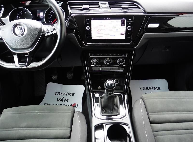 Volkswagen Touran 1,4 TSI R-Line, Navi, 7.míst.. - fotka 15 z 23