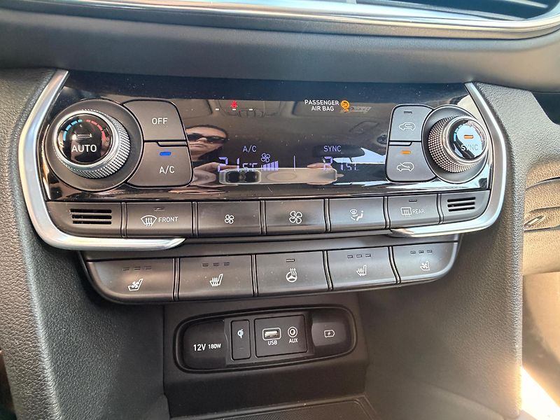 Hyundai Santa Fe 2.2-PREMIUM-AUTOMAT-KŮŽE - fotka 13 z 26