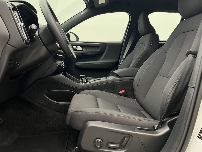 Volvo EX40 PURE ELECTRIC TWIN ENGINE AUT  - fotka 3 z 45