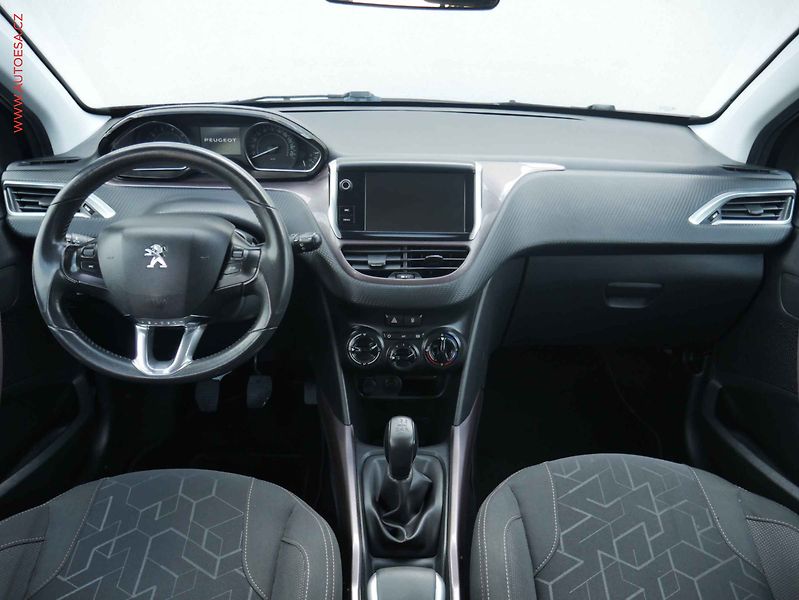 Peugeot 2008 (2015) 1.2 PT, AC, navi - fotka 8 z 15