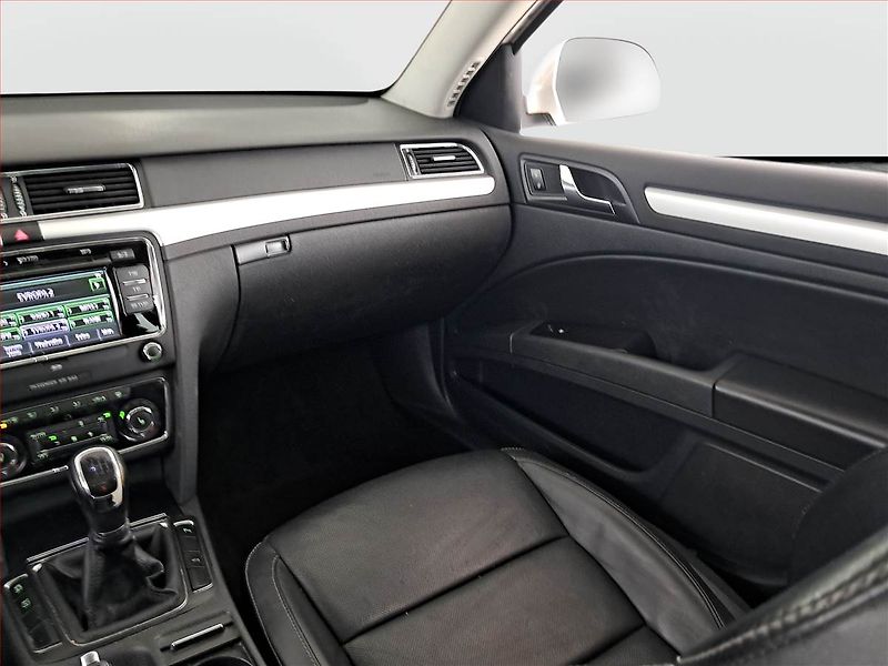 Škoda Superb (2012) 2.0 TDI, 4X4, levný provoz - fotka 8 z 22