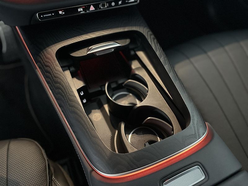 Mercedes-Benz Třídy E E 220d 4Matic AMG - fotka 40 z 41
