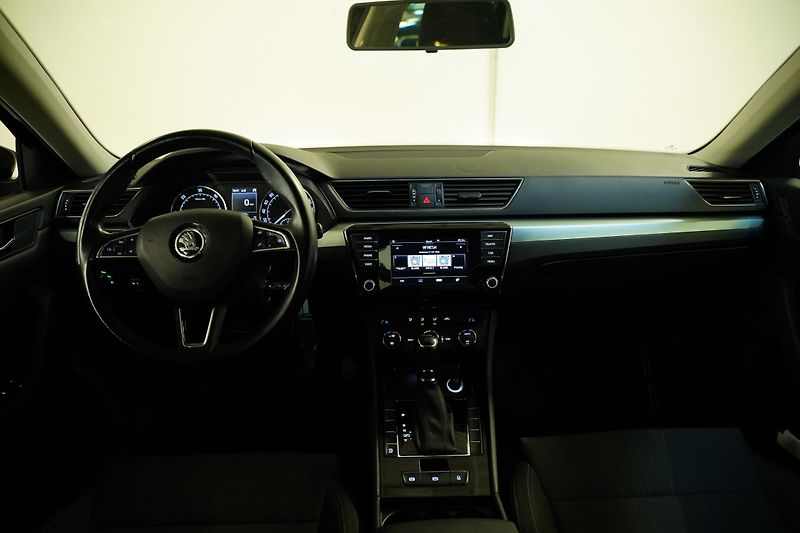 Škoda Superb - fotka 5 z 36