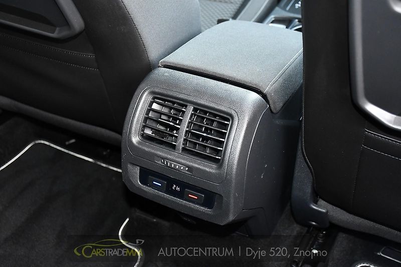 Volkswagen Touran 1.6TDi DSG  - fotka 24 z 48